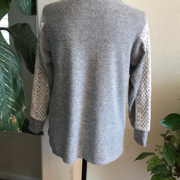 NWOT by Flora Nikrooz Sweater - Picture 4 of 7